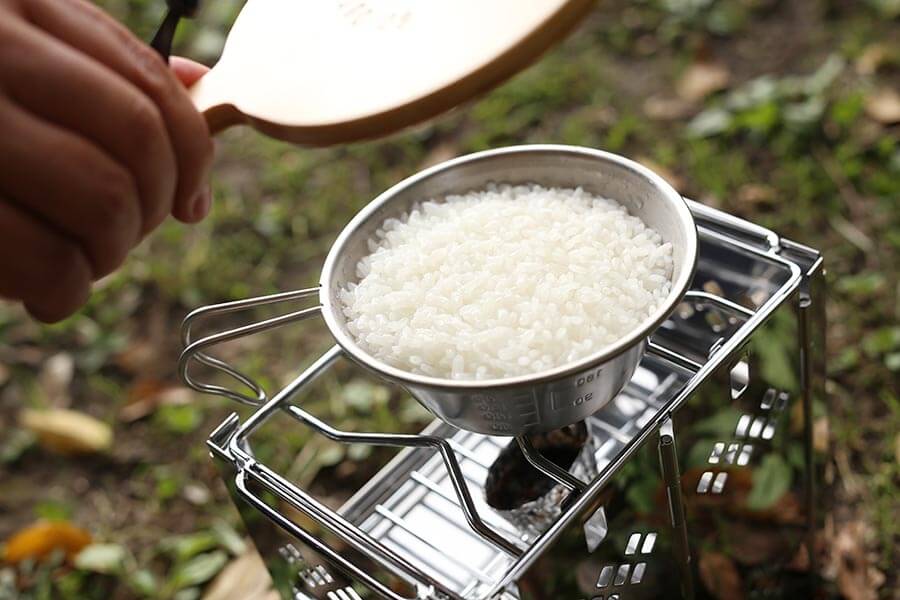 4.固形燃料が燃え尽きたら10分ほど蒸らし炊飯完了