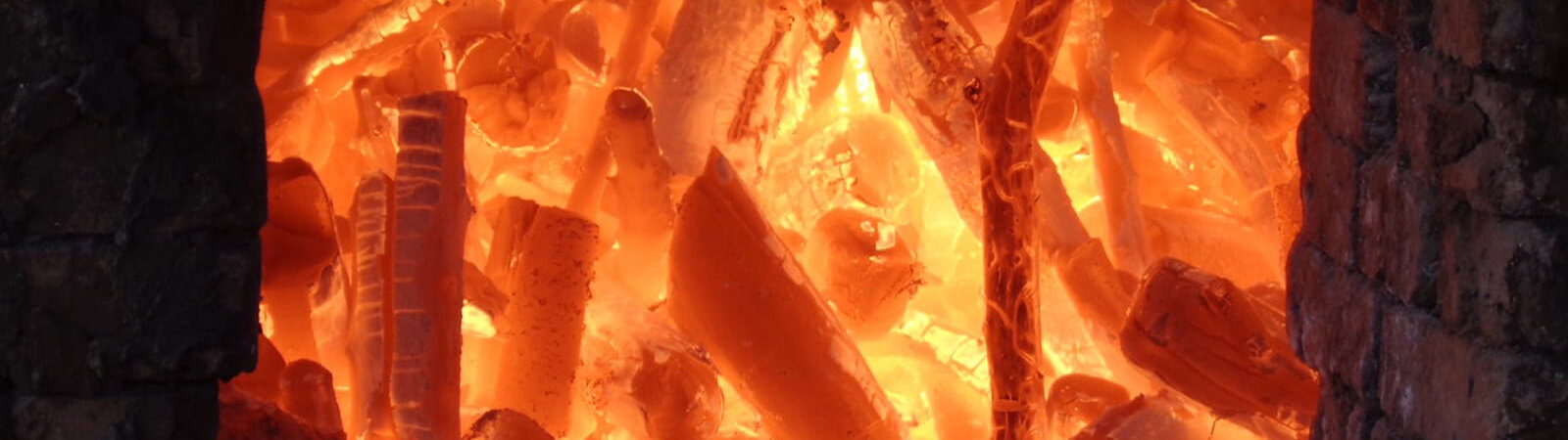 炭に火がついた様子