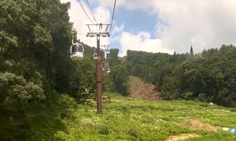 白馬岩岳ゴンドラリフトで山頂方向へ進む