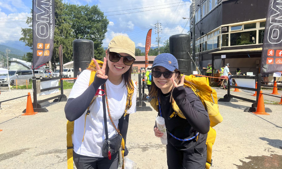 スタート地点に戻ってきた二人のスタッフ