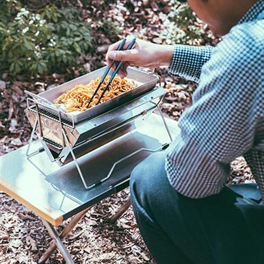 炒めものには[グリルプレート]がおすすめ。2～4人分のキャンプ飯に◎