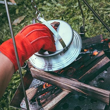 前日に作ったパン生地を[ファイアグリル]と[キャンプ羽釜]を使って実践！