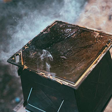 [ネイチャーストーブ ラージ]に置いた[クロテツ]は安定感抜群！