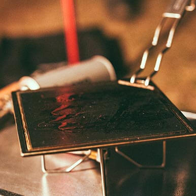 [クロテツ]で、日本人特有の食べ方「すき焼き」に挑戦！