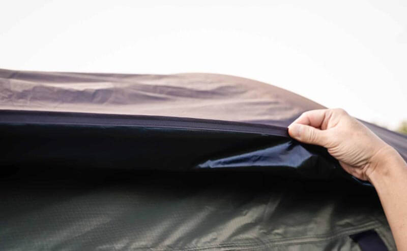 日中でも優れた遮光性に加え、標準で付属する内容も充実！