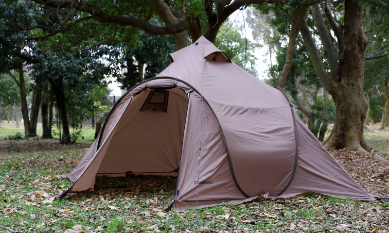 設営の簡単さと広い居住性を併せ持つポップワンポールテント「フィンガル ソロ」