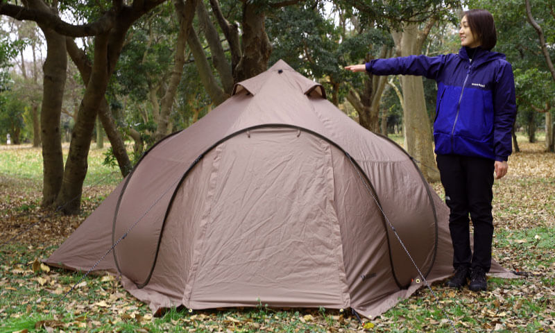 設営の簡単さと広い居住性を併せ持つポップワンポールテント「フィンガル ソロ」
