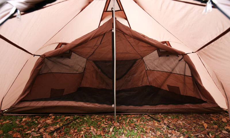 設営の簡単さと広い居住性を併せ持つポップワンポールテント「フィンガル ソロ」