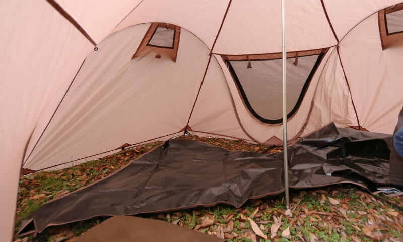 設営の簡単さと広い居住性を併せ持つポップワンポールテント「フィンガル ソロ」