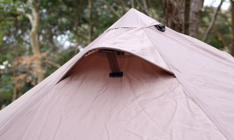 設営の簡単さと広い居住性を併せ持つポップワンポールテント「フィンガル ソロ」