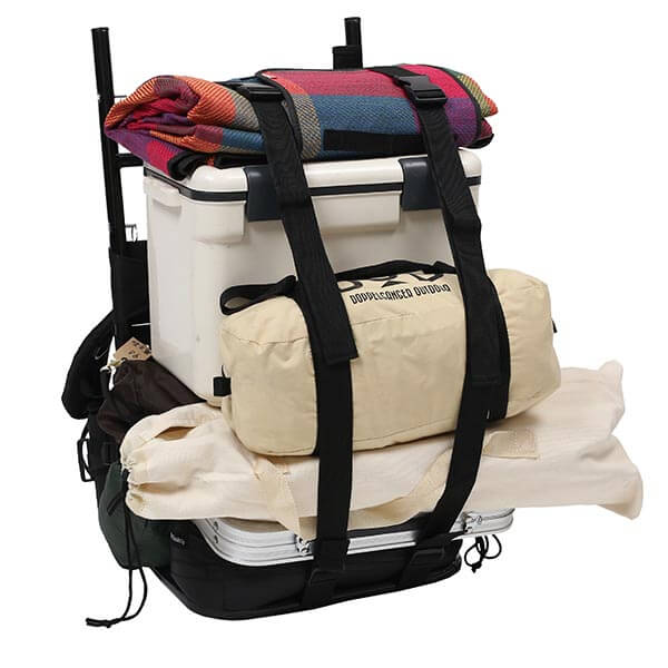 軽量アルミ背負子フルアウトのキャンプシーン