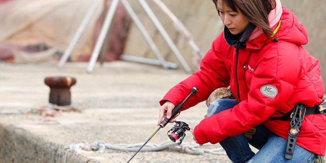 キャストしてルアーが着水したら少し沈ませて巻く！