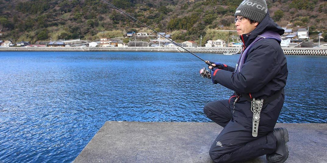 キャストしてルアーが着水したら少し沈ませて巻く！