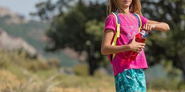 ハイキング時に必要となるバッグやジャケットを持参しましょう